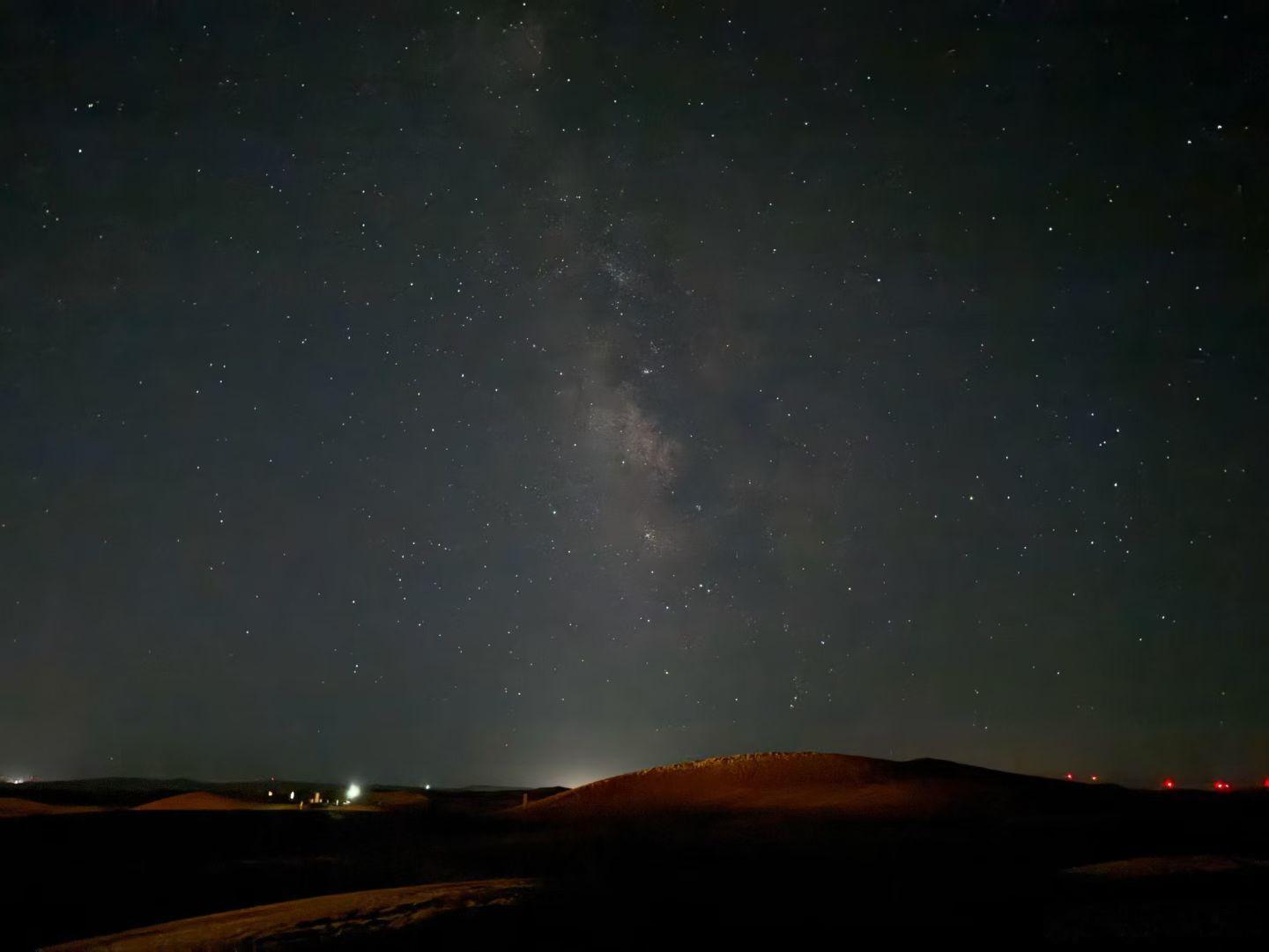 晚上一起去看流星雨落在这地球上，让你的泪落在我身上......还有人记得这个B