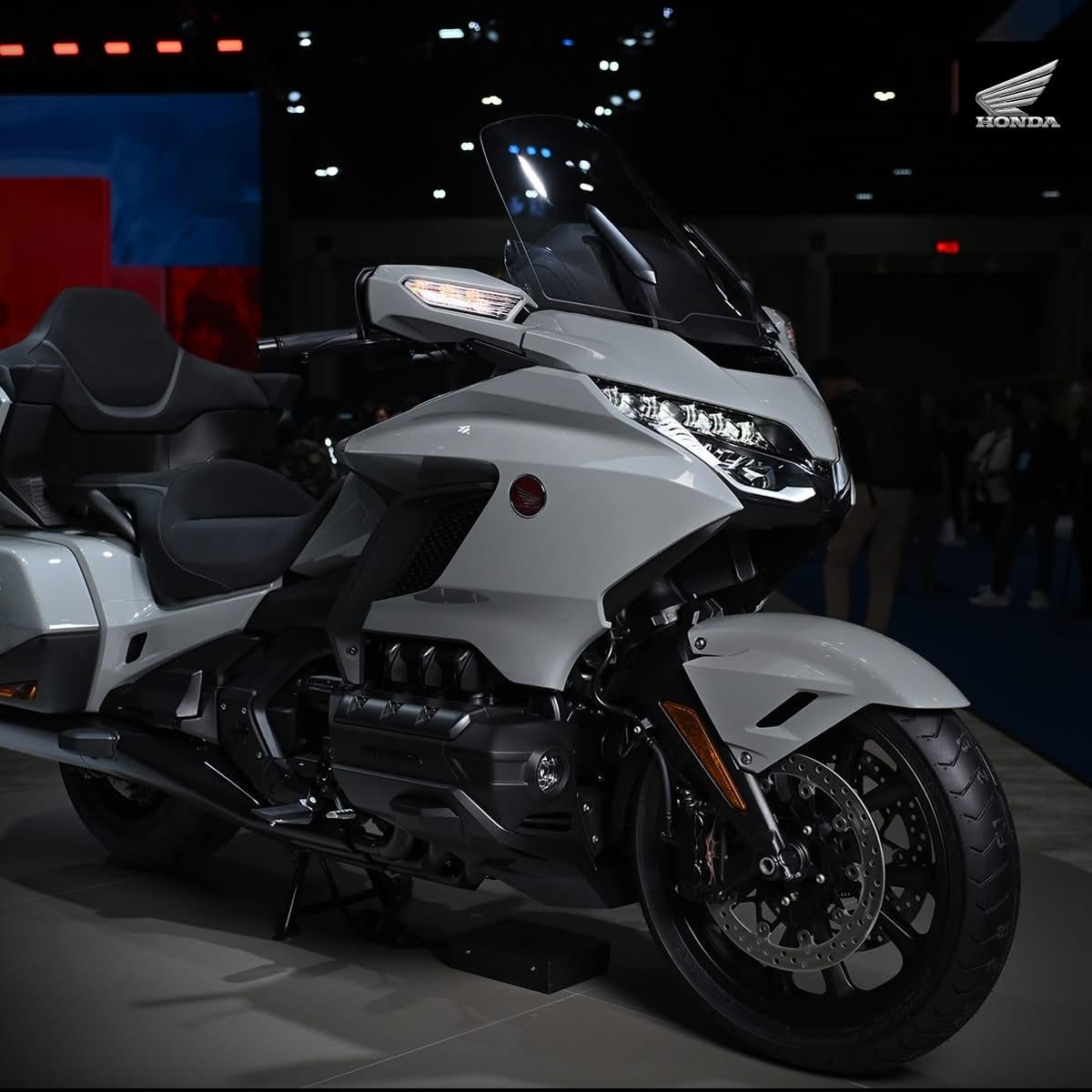 一次顶级的体验...等你摸它。全新26款本田金翼完美结合了全动力和奢华。更