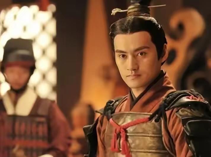 30岁刘秀称帝，连夜派人去接发妻阴丽华。阴丽华见到日思夜想的丈夫，刚想扑进他怀里