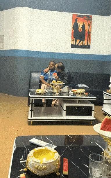 看得出来，大哥是真的饿了~