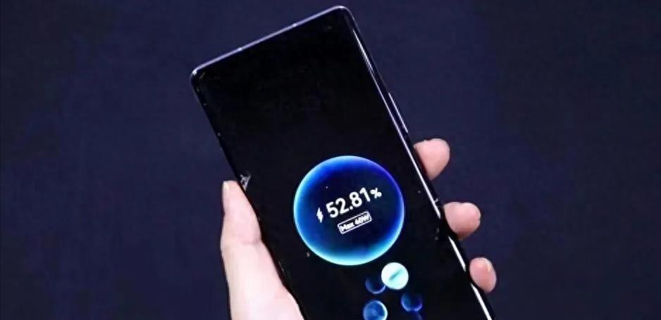 手机充电到100%再拔？原来我们都做错了！正确充电能延长电池寿命新买的手机，