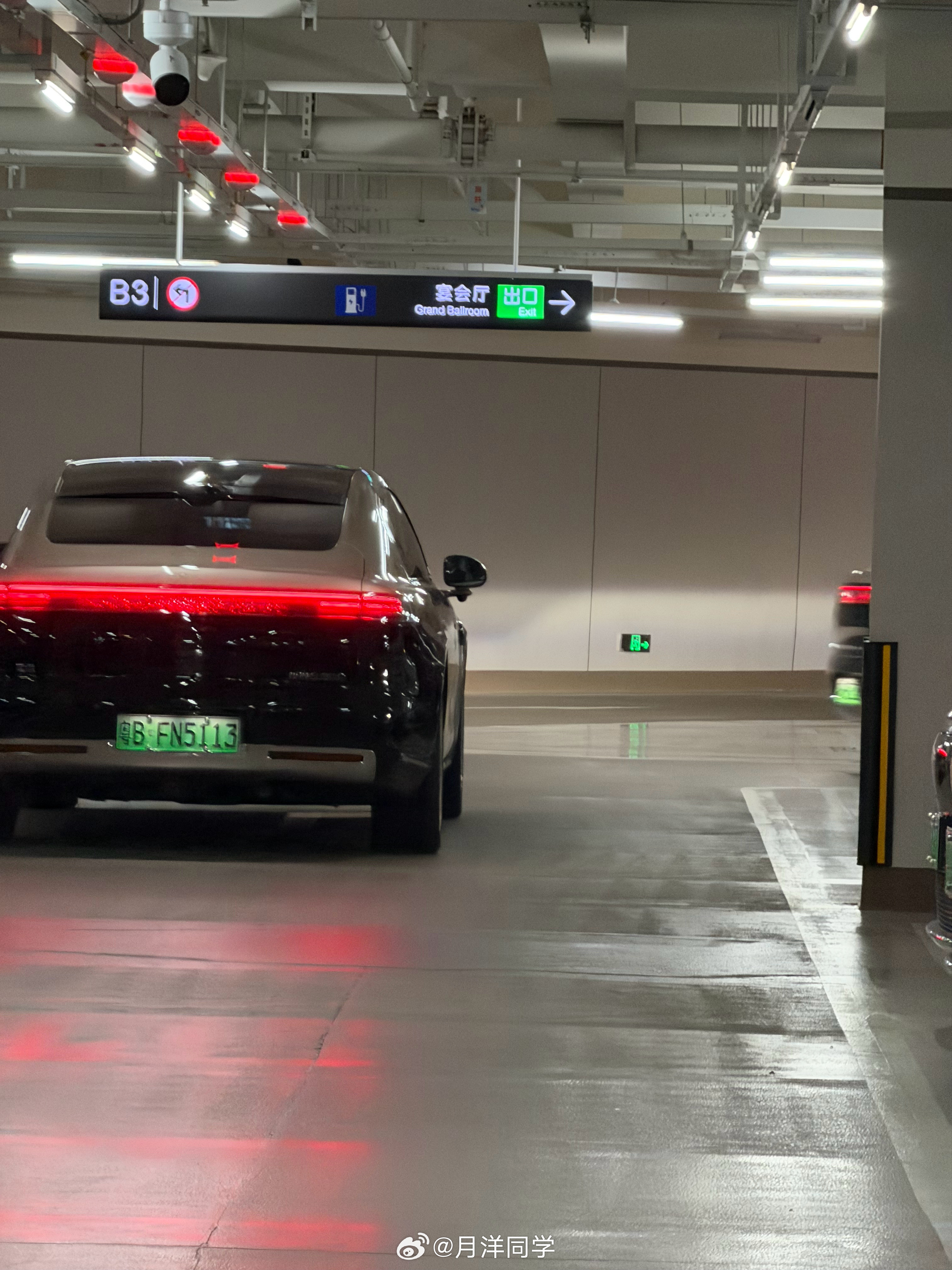 下个地库偶遇两台尊界S800