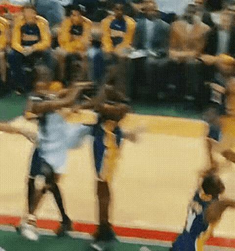 你可以怀疑易建联的防守，但不要怀疑易建联的追防速度！从前场到后场，易建联和科比几