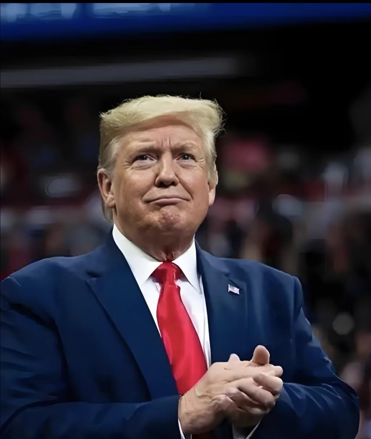 大半夜的，特朗普这老头又发疯了。他不仅自己不睡，还得让全球金融圈跟着他熬鹰。