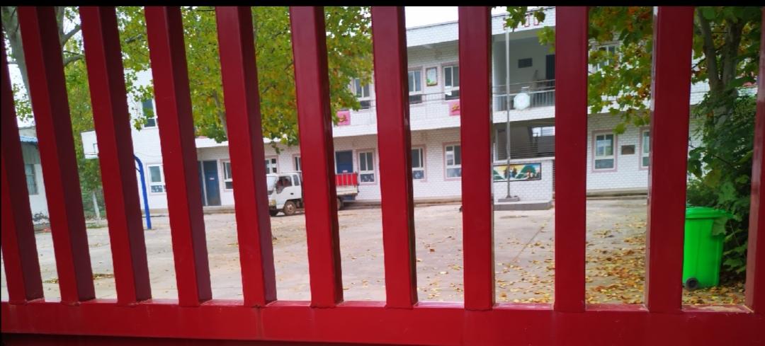 因城镇化、少子化，乡村学校被撤并。虽然各地都在探索怎么盘活闲置的校舍资源，但被撤