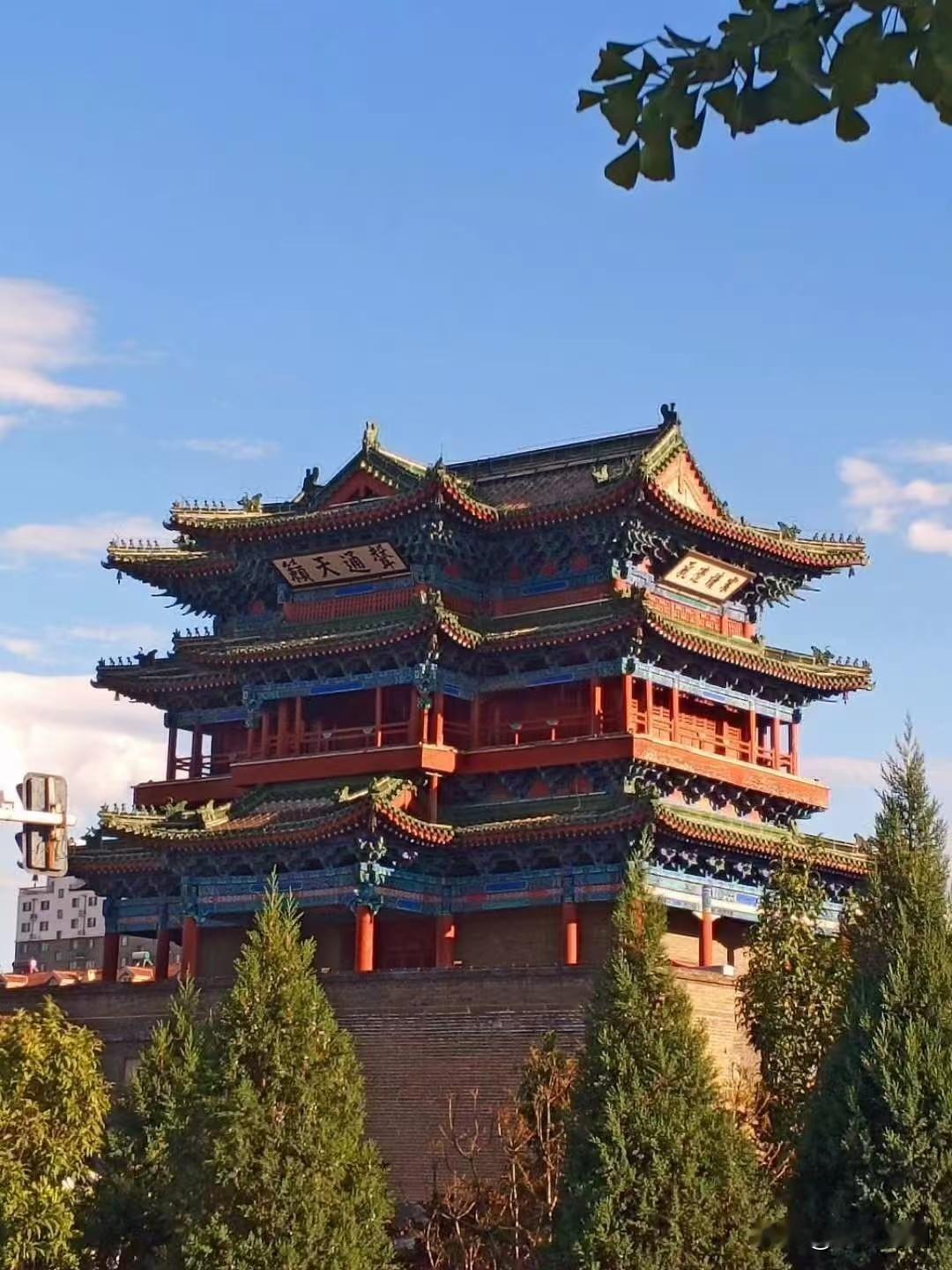 昨天下午在宣化一家超市购物，看到一个老太太，大概70岁左右的样子，她推着一个购物
