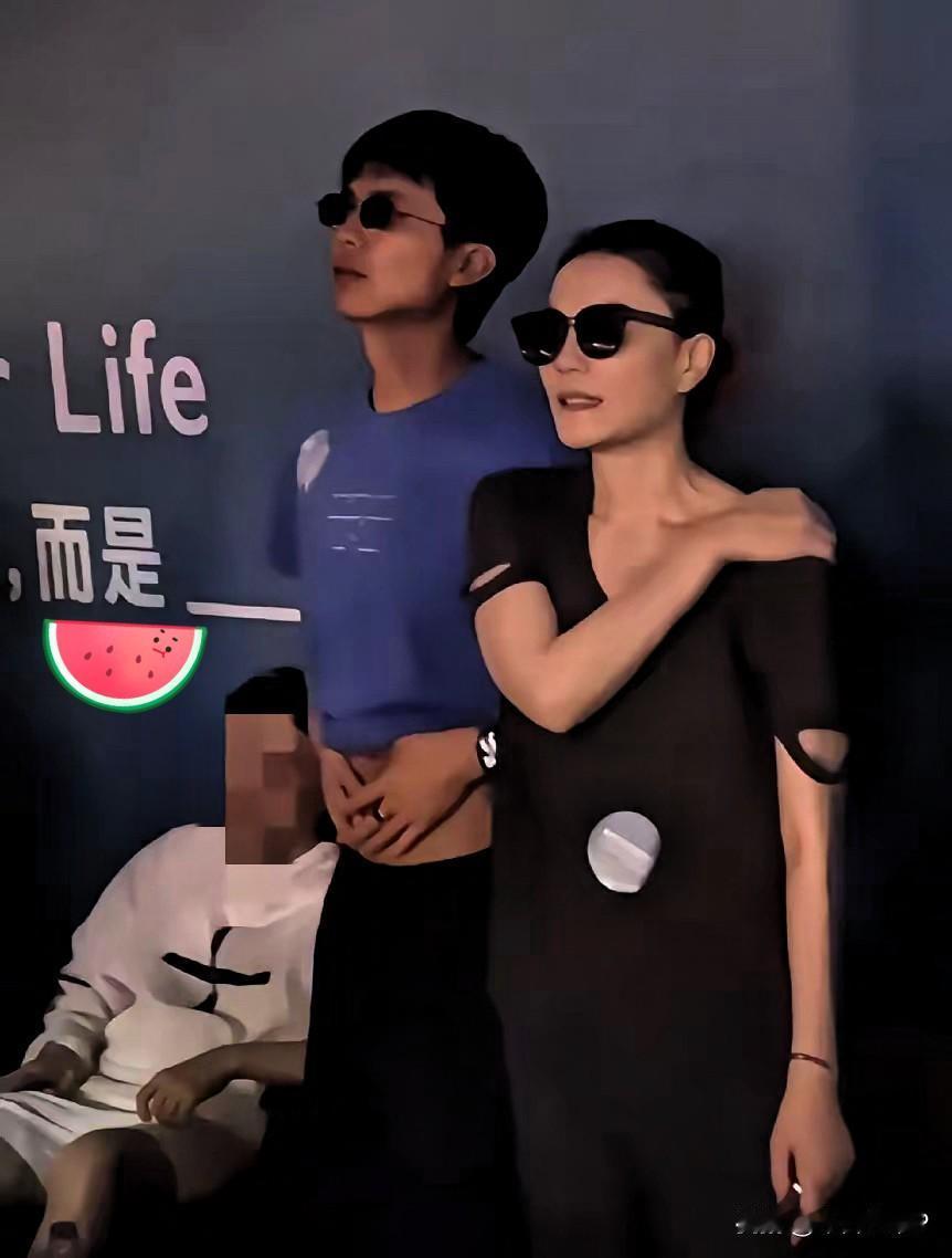 我妹是王菲的忠实粉丝，她突然跟我说：以后不要喜欢王菲了。问她原因，她一句话把我