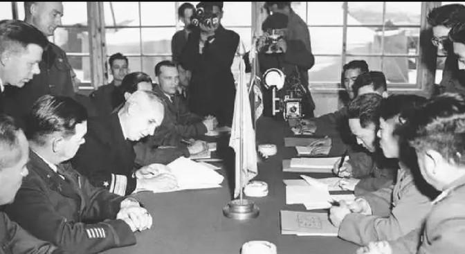 1953年五月，朝鲜停战协议已达成，正当双方准备签字时，毛主席却突然来了一份密电