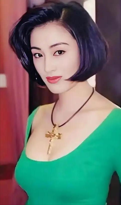 1996年，张敏被逼得走投无路，只身来到上海滩发展，“京城四少”之一的汪雨对张敏