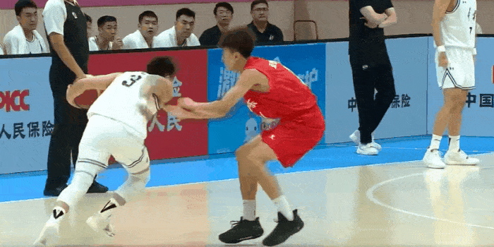 原帅彻底杀疯了！第一节比赛就砍下19分！三分球五中五百发百中！郭士强请你看看