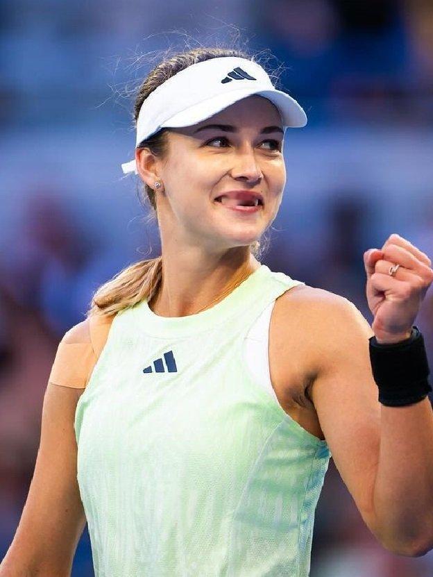 凌晨约1点，在解说多哈1000赛第二轮：纳瓦罗vs卡林斯卡娅卡琳和纳瓦罗此前只在