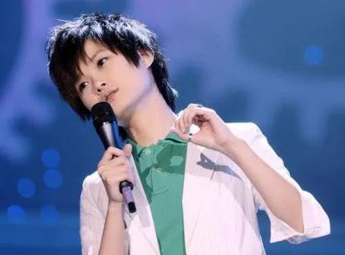 库克现场指向李宇春带头欢呼鼓掌！这一幕刷屏，科技与国风双向奔赴近日，苹果5