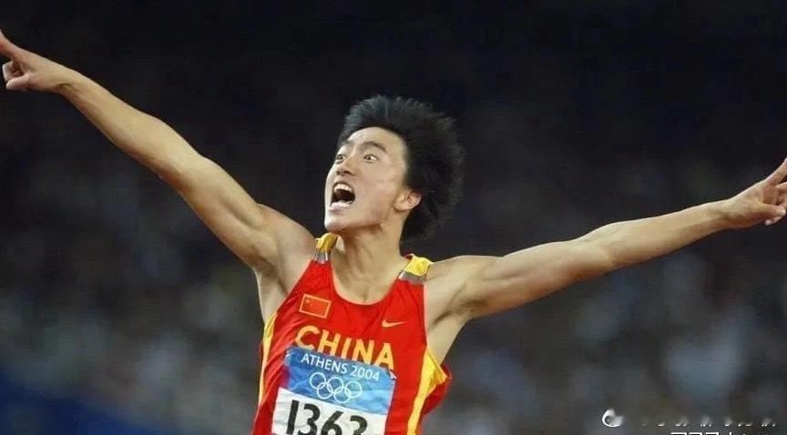 刘翔只是科员！媒体人：体育局按最低标准给买断费刘翔觉得太少近日，奥运冠军刘翔因