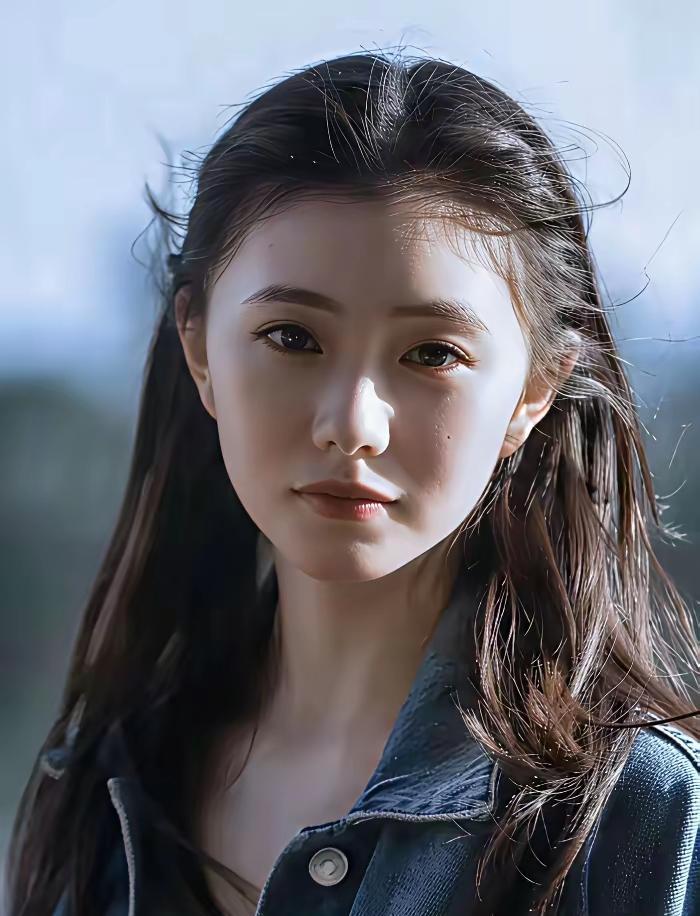 张艺谋选刘浩存，根本不是因为演技。他看中的是她那双眼睛，干净得像没被这个世界碰