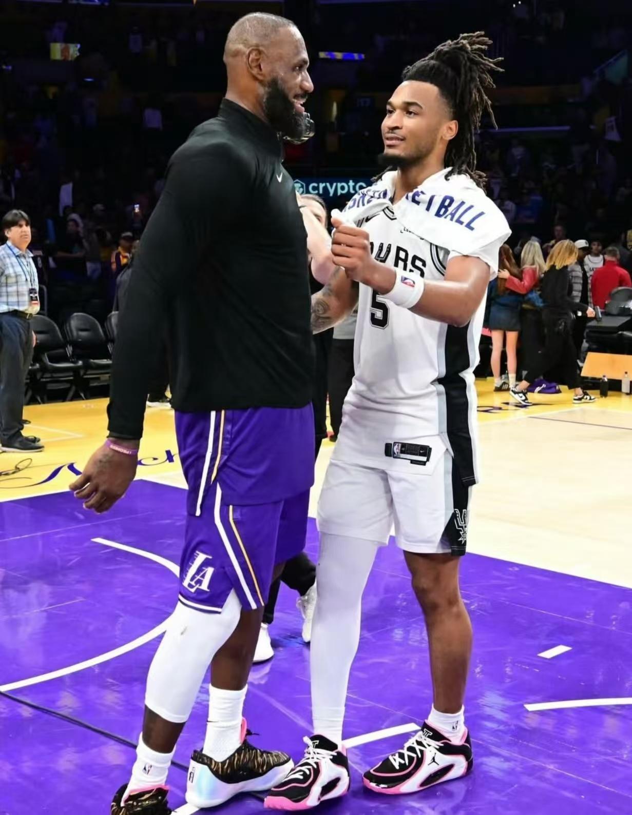 连爆两场，挺进决赛，卡斯尔无愧马刺非卖品。谁能想到，这个赛季要破勇士73胜记录