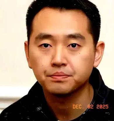 不查不知道，一查才发现，当年和刘国梁并称“乒坛双子星”的孔令辉，那个亲吻国旗的