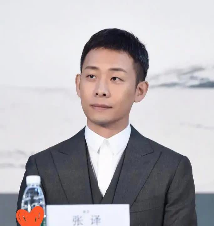 被演员张译破防了！在采访中谈结婚19年没孩子的原因：养了7只猫，妻子二婚带着