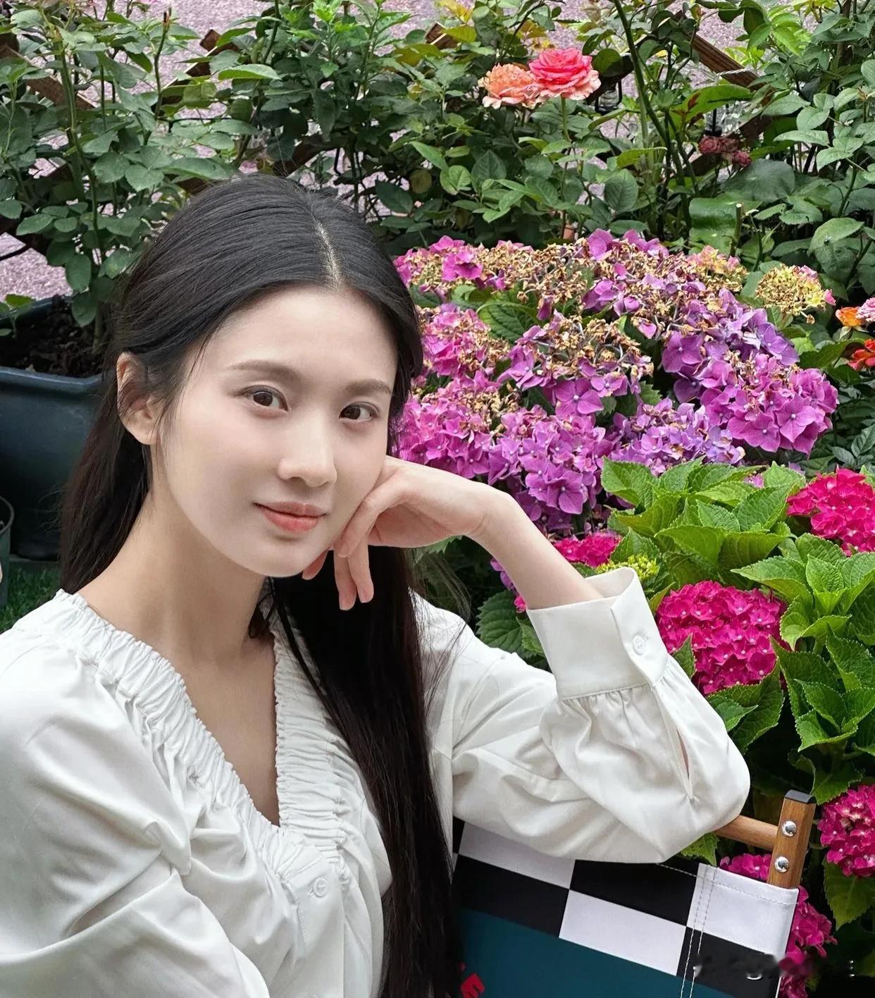 三观超正的一段话“爱不是占有，而是尊重；不是控制，而是包容；不是索取，而是付出