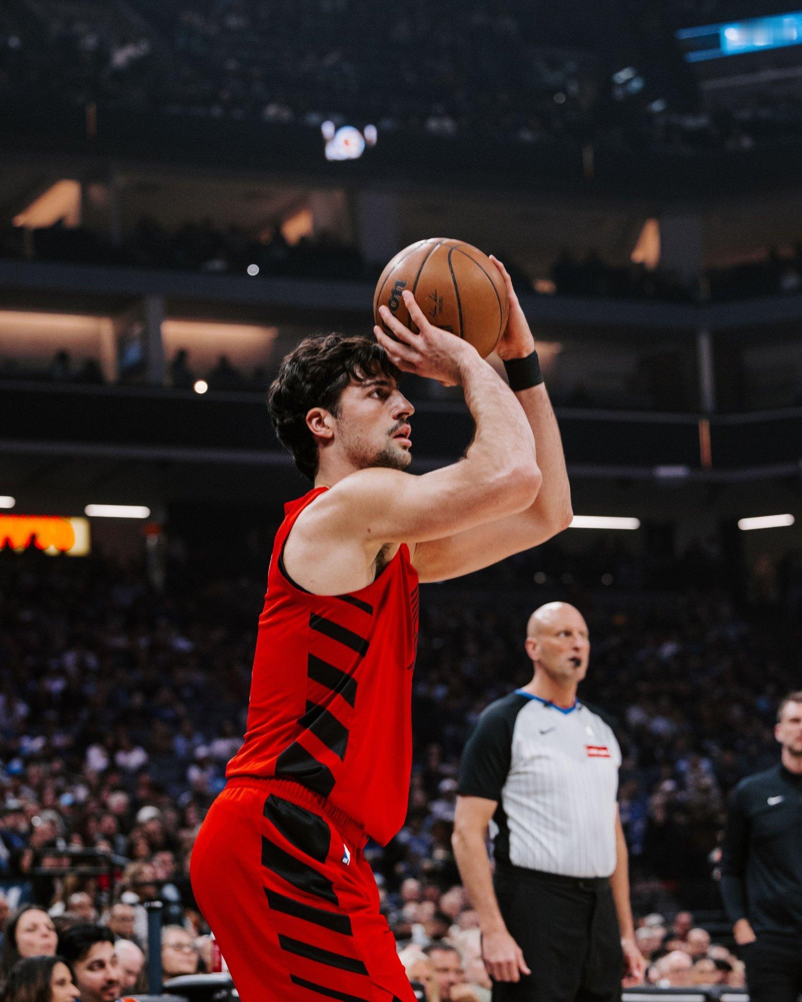 这赛季的阿夫迪亚，强得有点可怕！！！——场均出战35.4分钟——轰下26.4分7