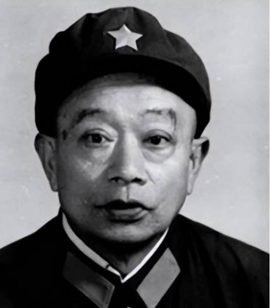 ☁1955年，新中国首次授衔时，有一个老红军十分特殊，因为他参军20年，既