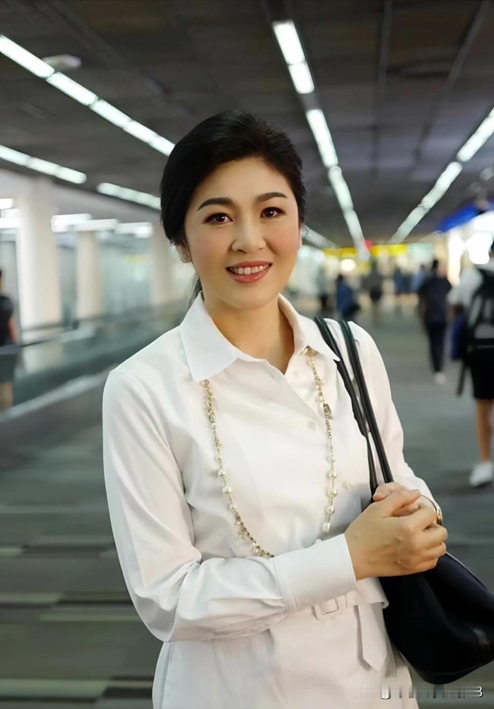 这是真正的亚洲第一美女，实至名归，简简单单的穿搭都比娱乐圈里的女明星好看，气质上