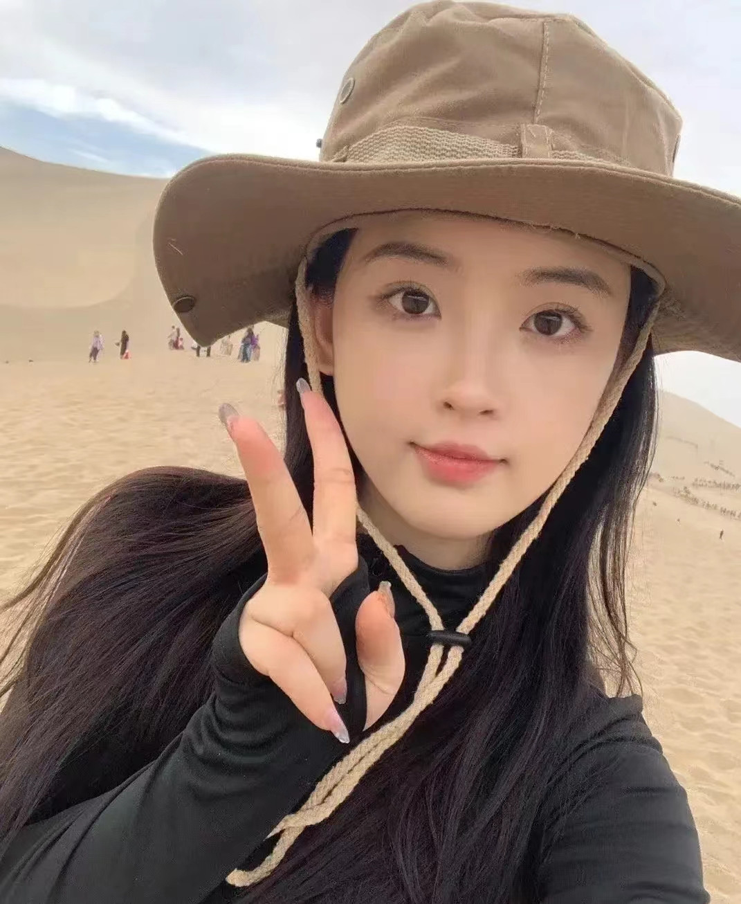 我真的想不明白，我们公司的一个前台小姐姐，人长得很漂亮、肤白貌美的。工资才40