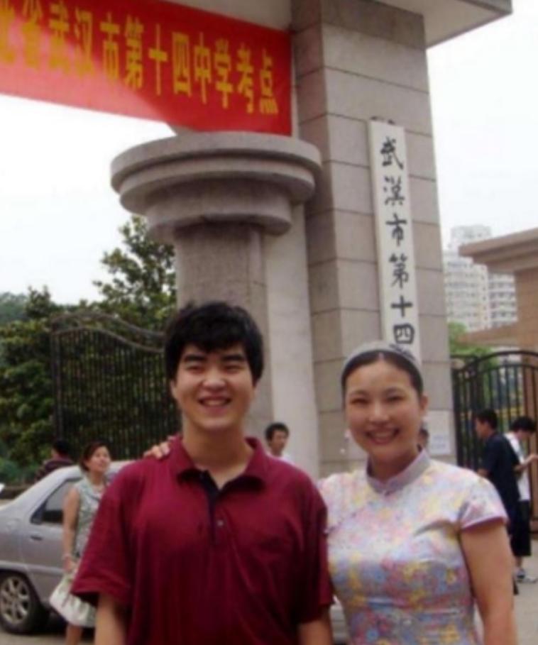 “我真后悔嫁给你！”！1988年武汉医院产房内，一位女教师艰难产下一名男婴，本是