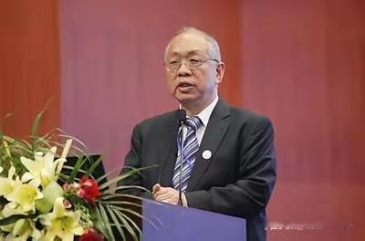 丘成桐这些犀利观点是真的，这位数学界“敢说派”大佬，吐槽起来从不含糊，还句句戳在