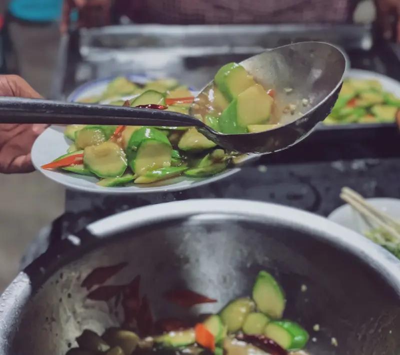 改革已步入实现共同富裕的关键阶段，公平均衡、普惠可及需贯彻到社会生活的方方面面。