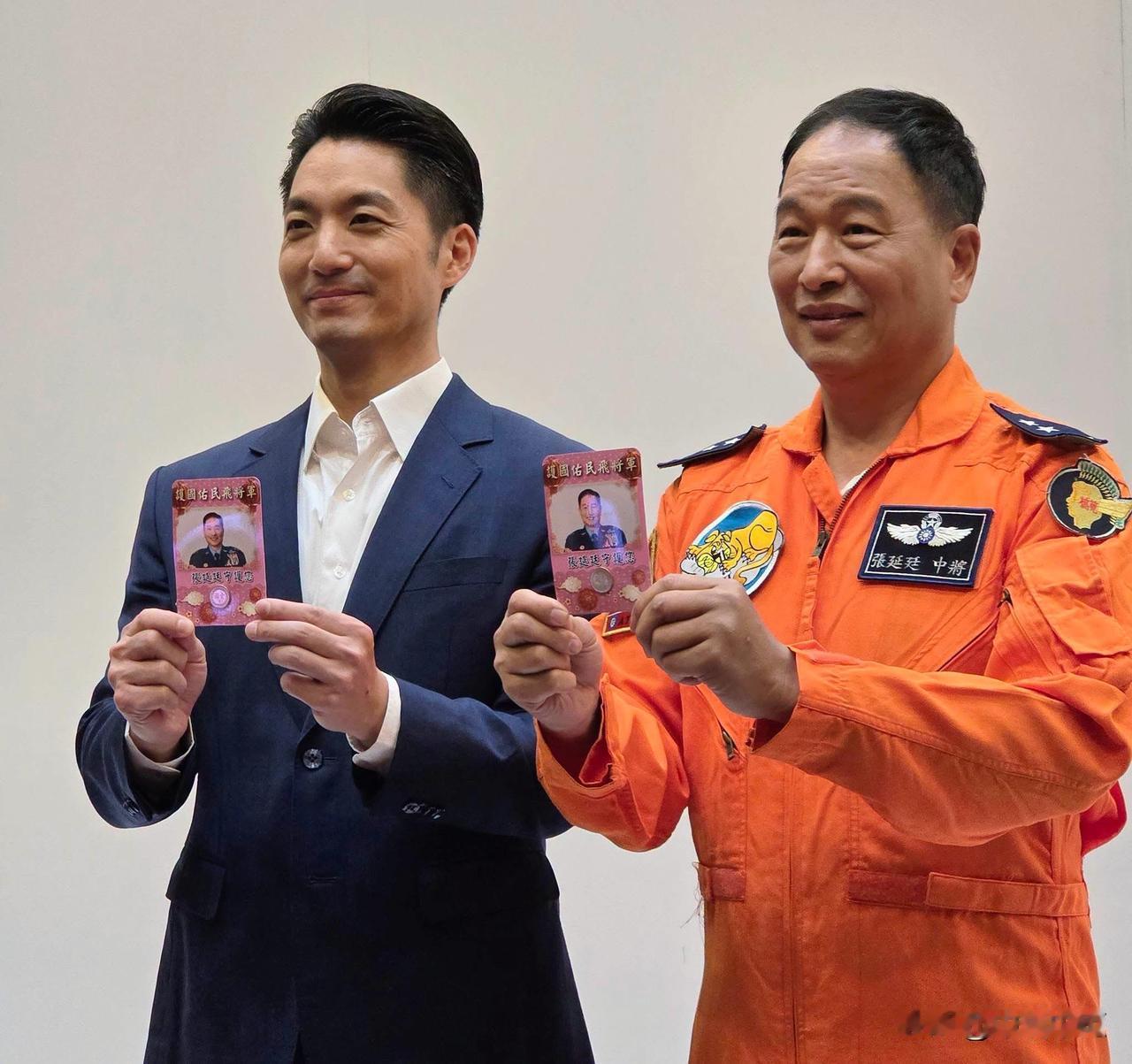 台退役中将张延廷昨天（20日）在脸书发文表示，我和台北市长蒋万安合照，蒋市长是很