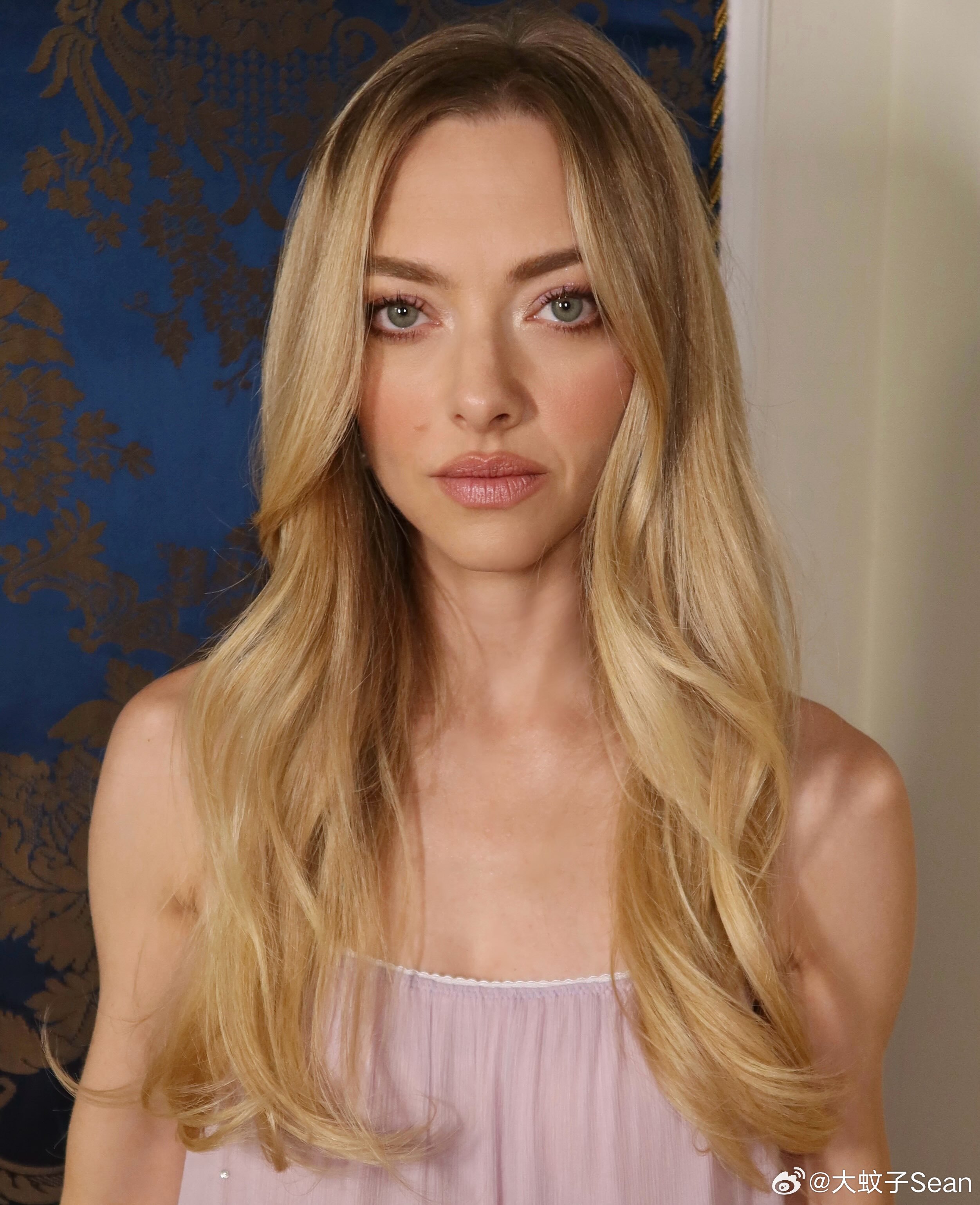 amandaseyfried阿曼达塞弗莱德在威尼斯电影节期间出席MiuMiu
