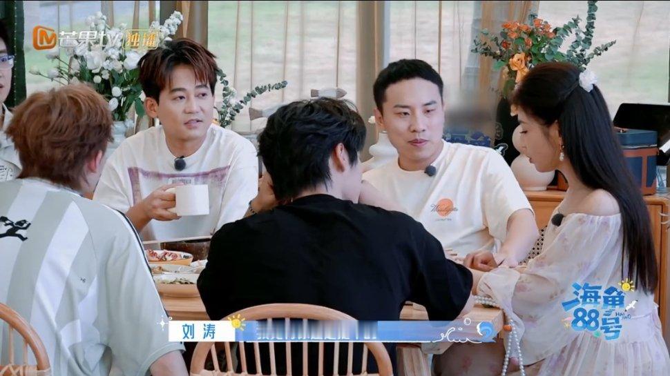 刘涛套路苏醒写主题曲谁看这段不笑啊！苏醒刚说要给刘涛友情写歌，她立马接民宿话题，