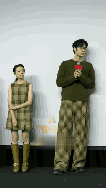董洁估计头都大了，这照非拍不可吗！[捂脸哭][捂脸哭][捂脸哭]