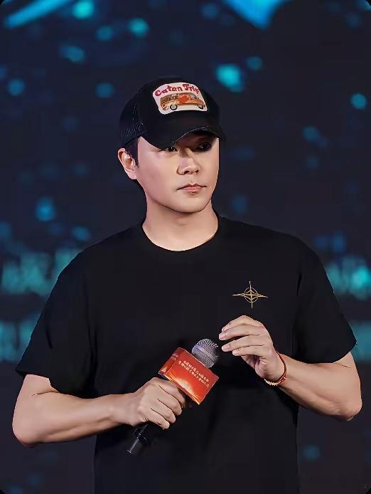 陈思诚你“糊涂”啊！你为啥非要明年再上映唐探4呢？如果你今年上映唐探4，按照现在