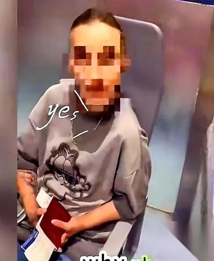 安检连皮带都查？但这事儿让我看傻了！无锡飞北京候机厅，一外国女人竟拿着打