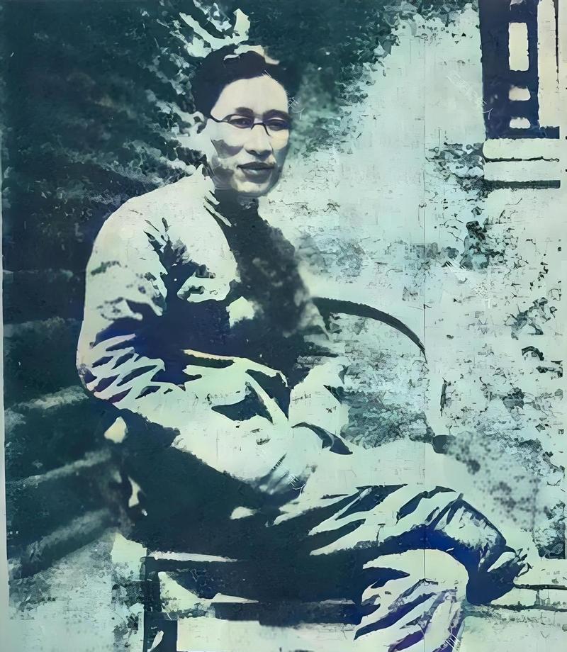 1949年有一个红军时期的高官老战友来找刘伯承，希望他念及过去的恩情帮一把自己，