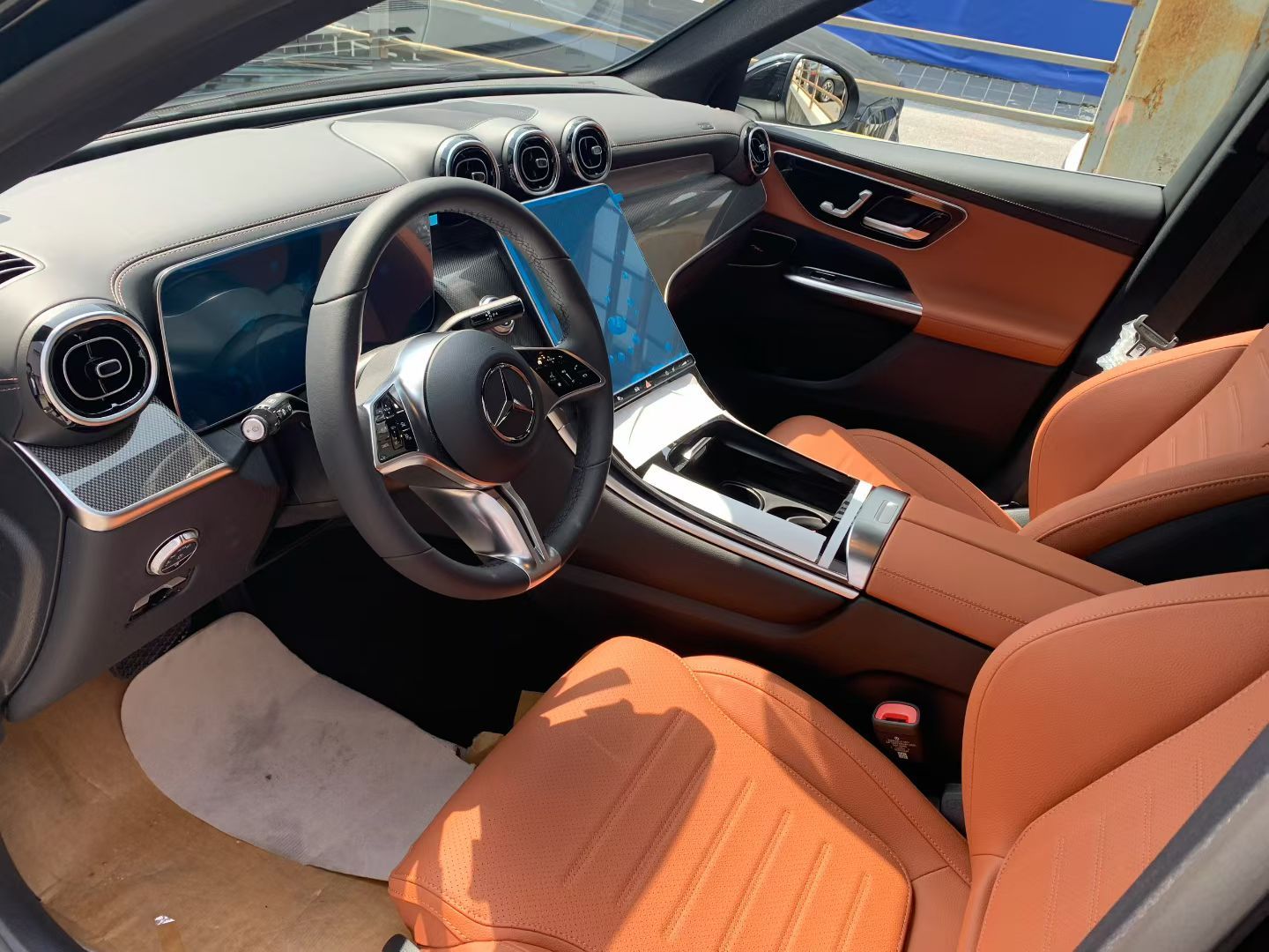 不要说26万买不到GLC你看，今天不就提车了吗？给南京本地V+客户安排上了全款裸