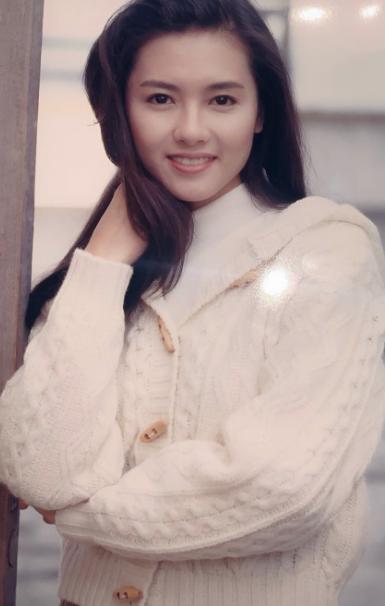 1996年，马上就要结婚的李丽珍，因为禁不住王晶高达400万片酬的诱惑，选择再次