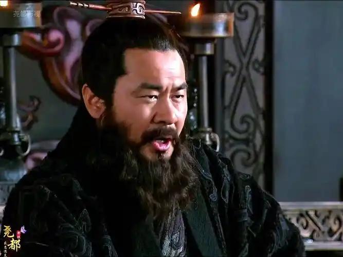 孙权送这颗头，不是为了炫耀。他是在下一步棋。棋的意思是：关羽是我杀的，但