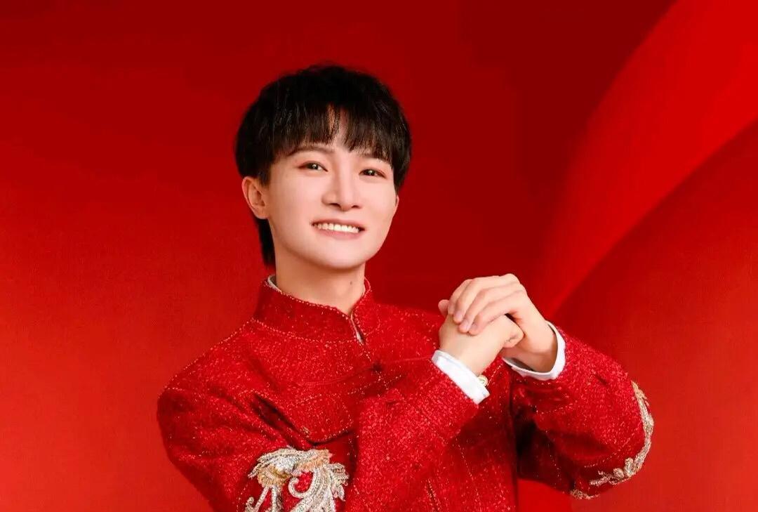 于正回应吴谨言新剧番位之争近日，于正直播回应吴谨言新剧《御廷谣》番位争议。该剧原