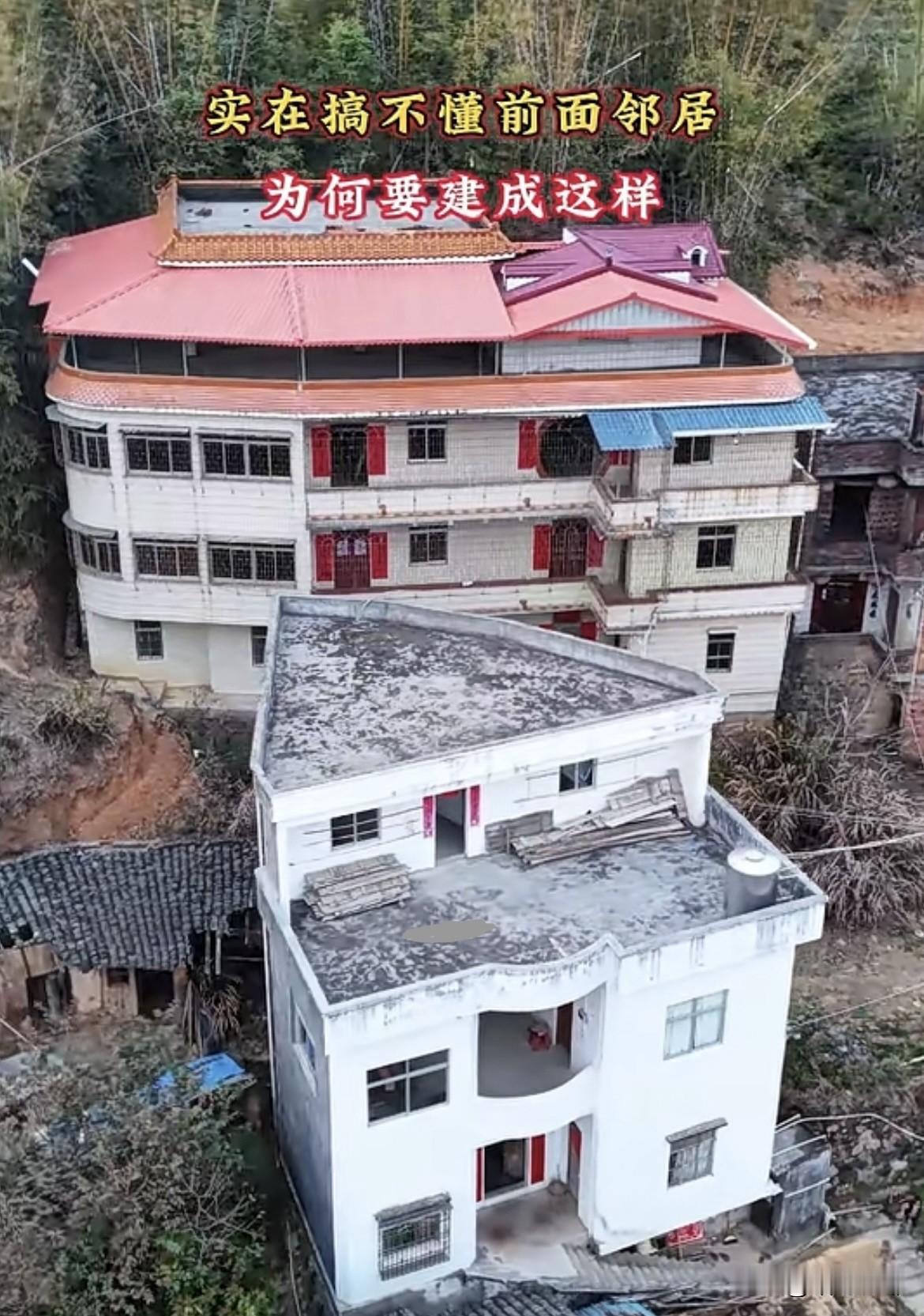 实在搞不懂前面邻居🏠为何要建成这样呢⁉️非要把房子🏠的角对着后面邻居的