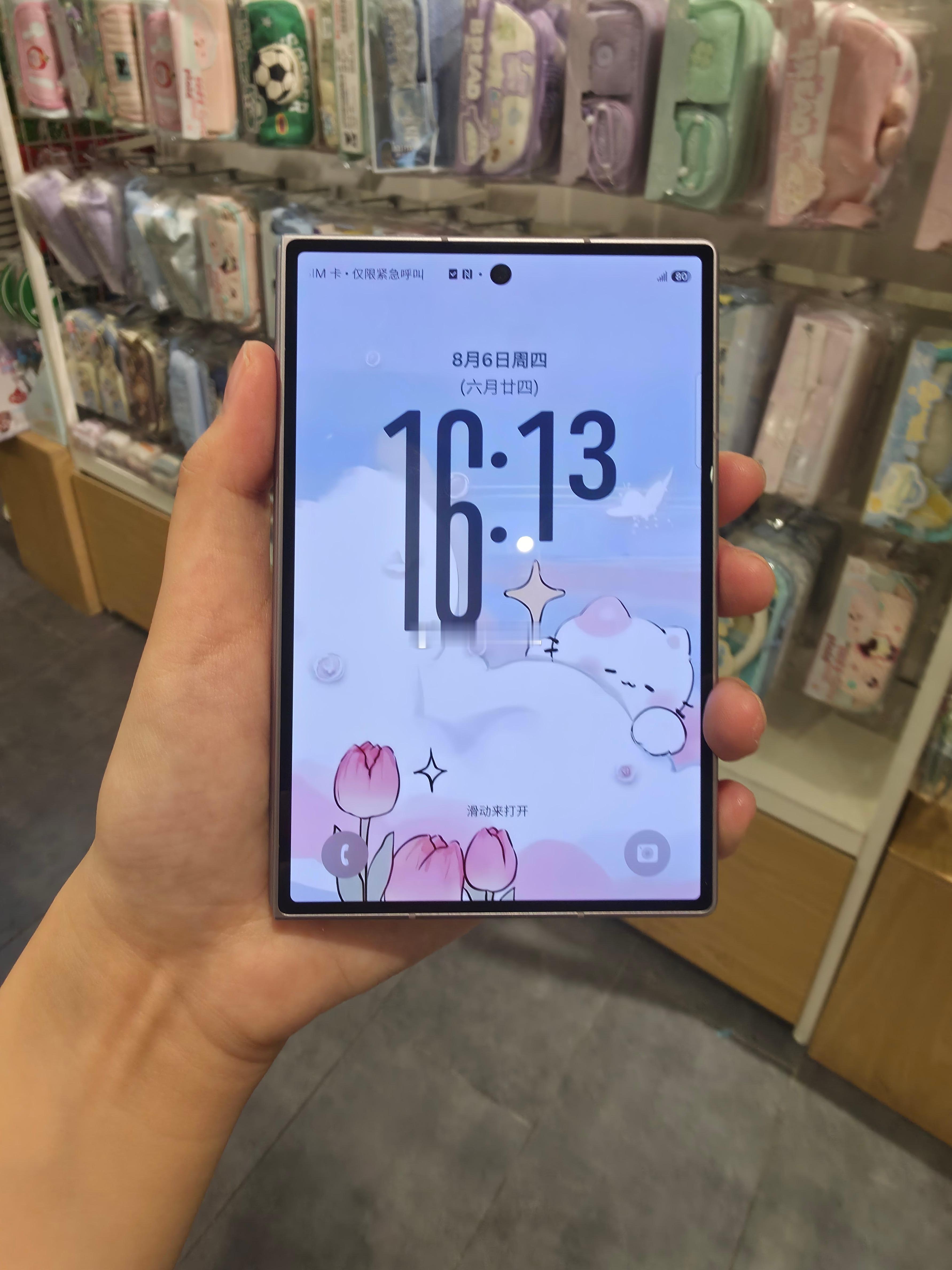 你要问我iPhoneDuo值不值，我建议先去摸摸三星Fold8。一个是刚出