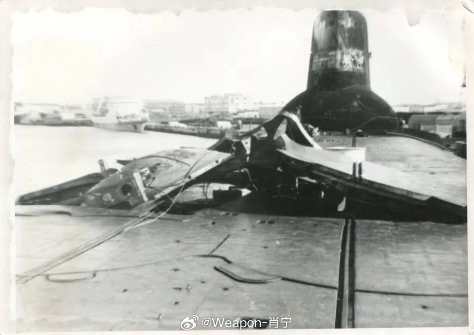 照片中的历史1991年9月27日，苏联海军核潜艇TK-17（941型“鲨鱼”级