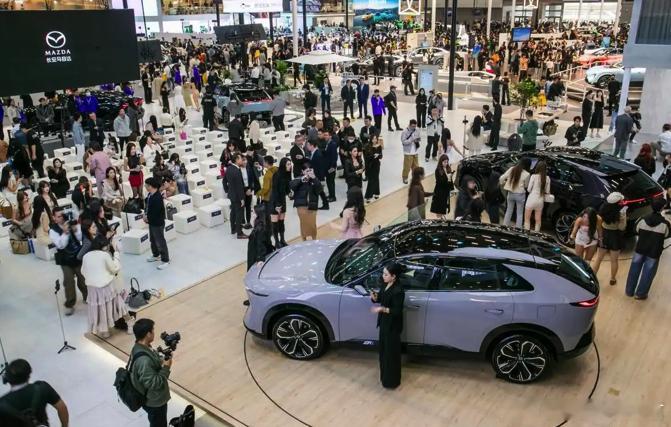 长安马自达EZ-60ez-6长安马自达EZ-60、EZ-6销量慢慢起来了，也逐