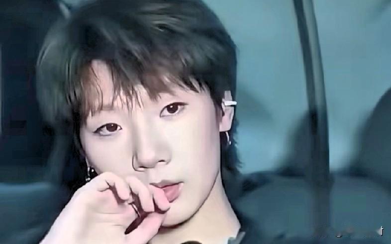 昨晚23点，某知名运动品牌官方微博宣布王曼昱成为全新形象代言人，这一话题迅速登上