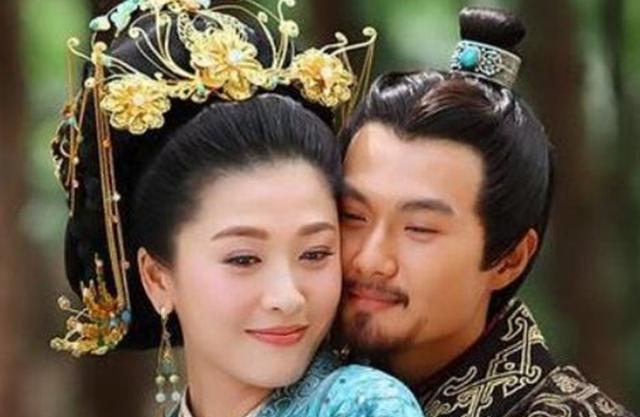 卫青32岁娶43岁三婚寡妇平阳公主。洞房夜，卫青跪下，一句“主人”，让平阳公主泪