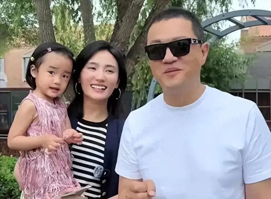 李亚鹏这些年，公司亏了、债欠了、家也散了，可6400万员工工资没欠过一分，没拉股