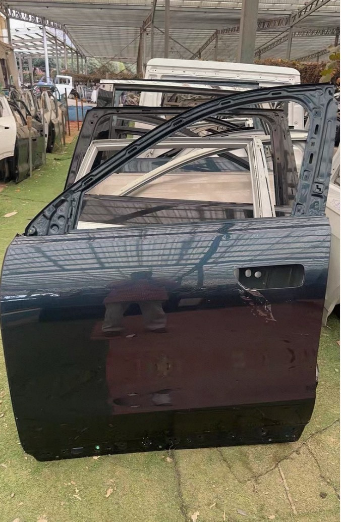 问界M8车门已经备好！大佬说，搞不好我可能会进去！