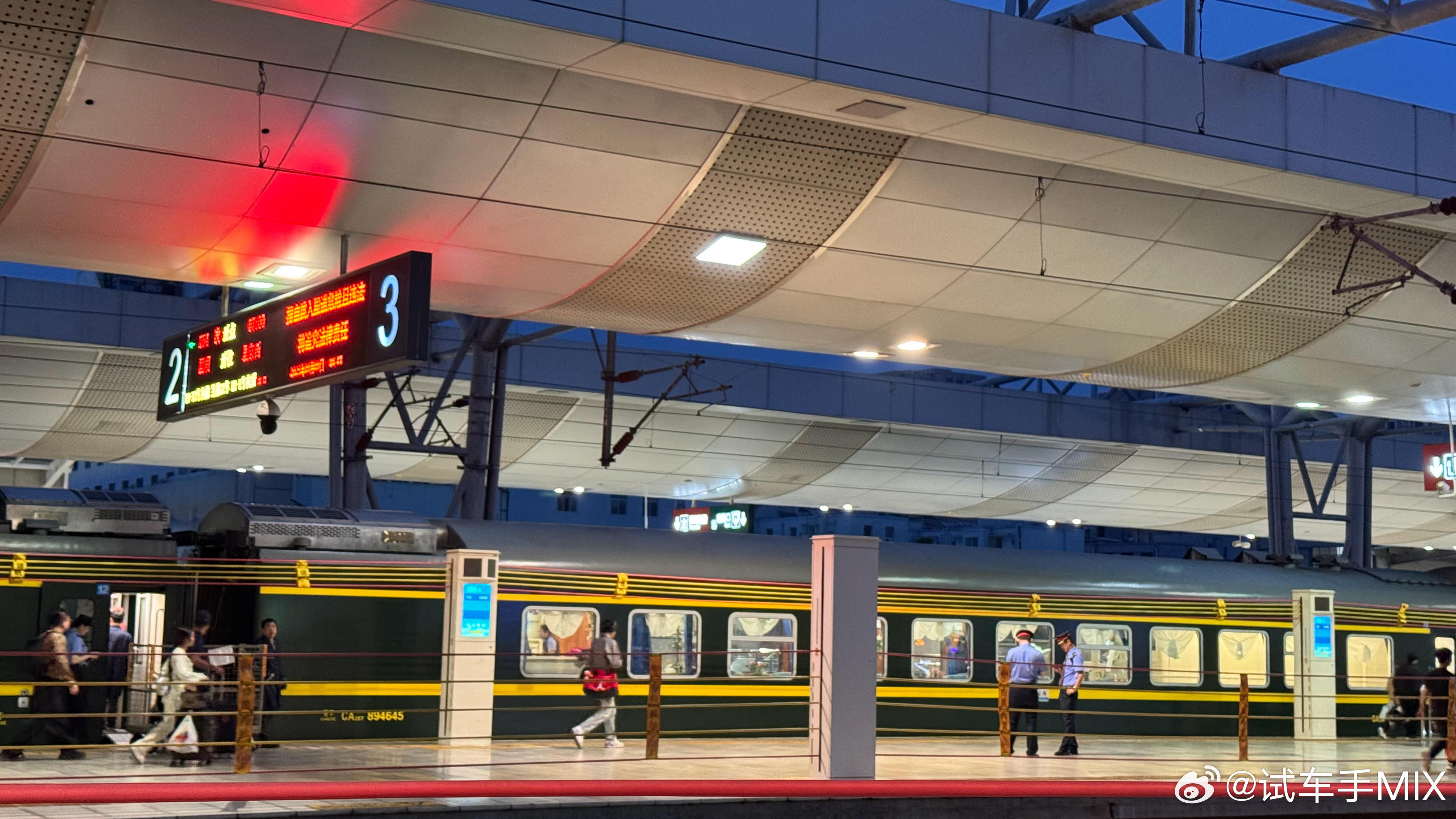 早晨！赶火车🚞​​​