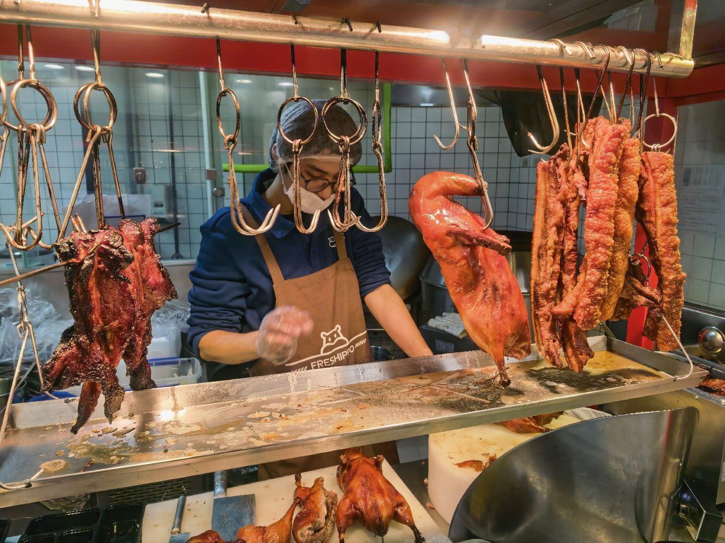 买点吃的，半只鸭，现场片，49.9，会员再打88折，比菜场的鸭好像大一些